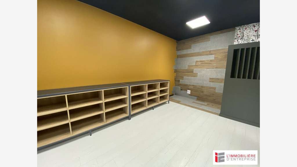 A louer local commercial de 68m² en zc Pleumeleuc