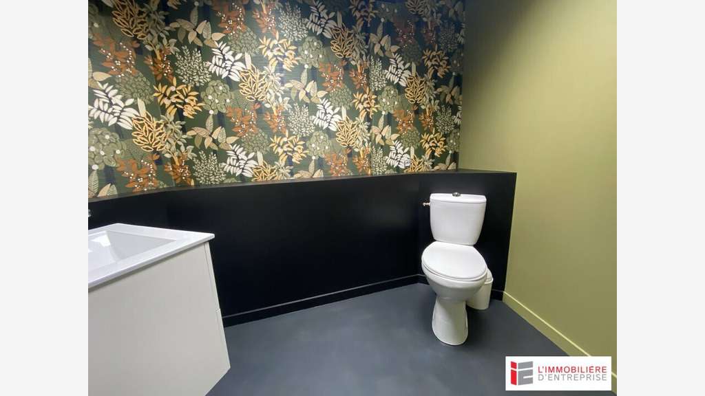 A louer local commercial de 68m² en zc Pleumeleuc