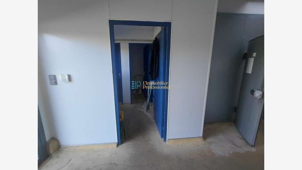 A louer local 135m² empl stratégique à Pleuven 