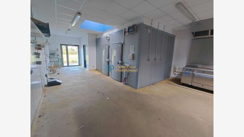 A louer local 135m² empl stratégique à Pleuven 