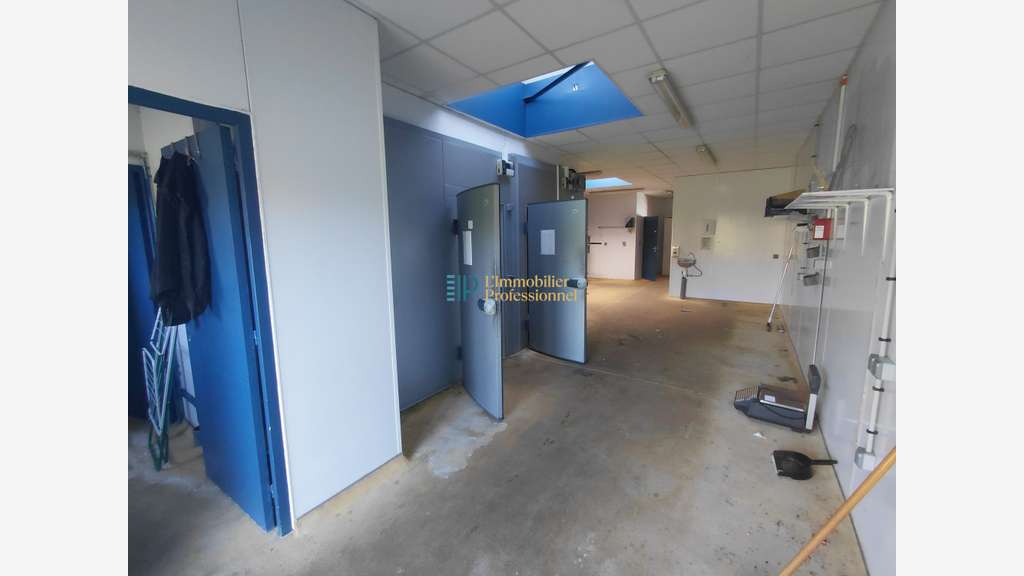 A louer local 135m² empl stratégique à Pleuven 