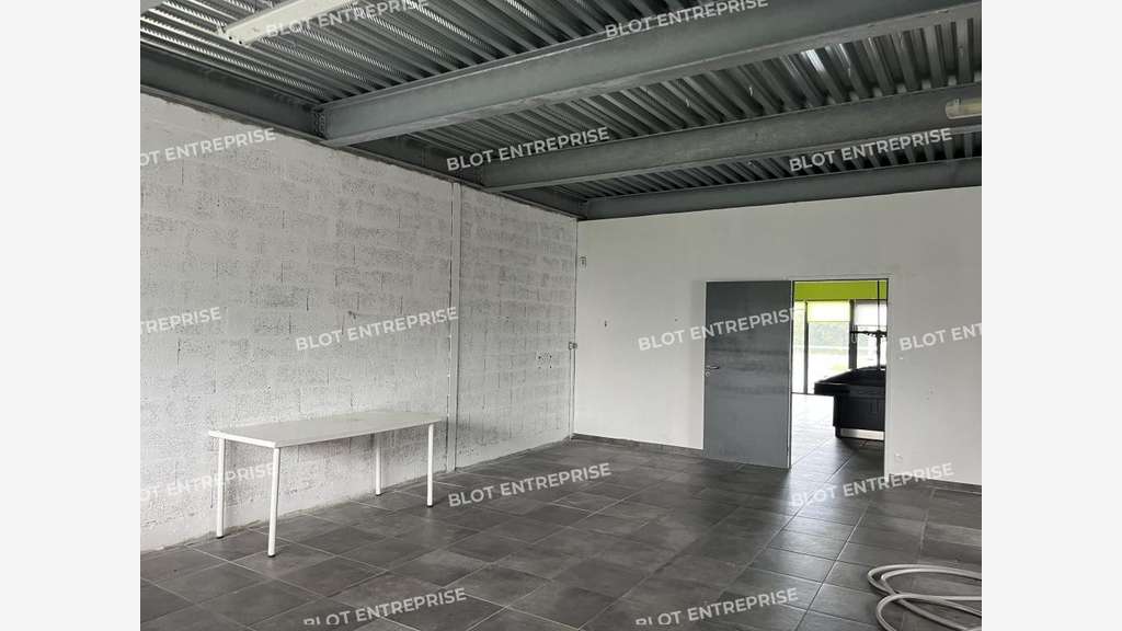 A louer locaux commerciaux 257m² à Pleuven D34