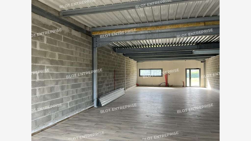 A louer locaux commerciaux 257m² à Pleuven D34