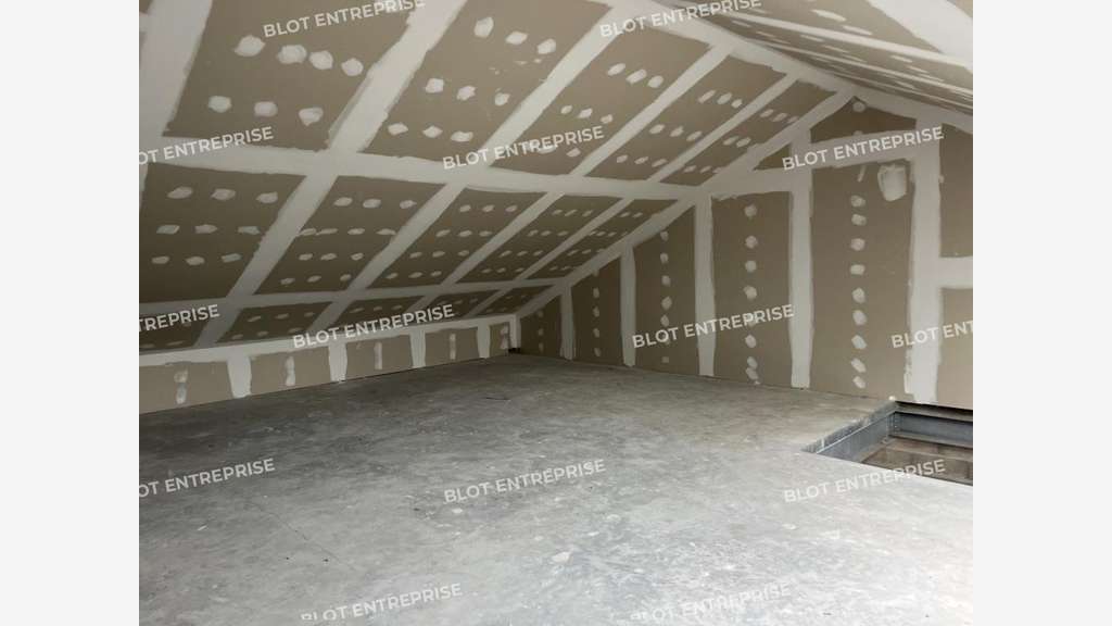 A louer local 157m² belle visibilité à Pleuven