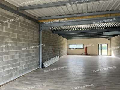 Location local commercial 150m² à Pleuven