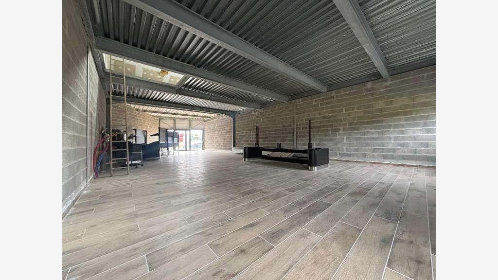 Local commercial à louer 150m² axe Quimper Bénodet