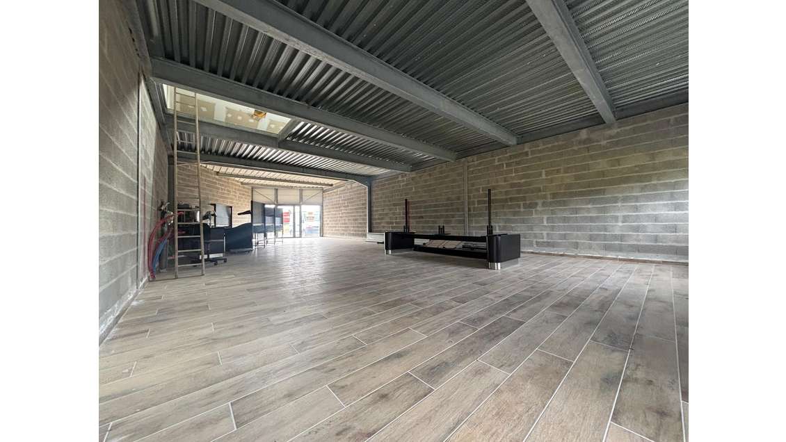 Local commercial à louer 150m² axe Quimper Bénodet