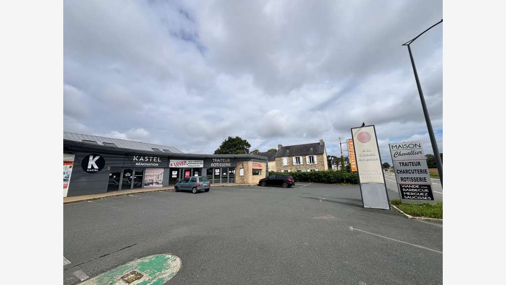 Local commercial à louer 150m² axe Quimper Bénodet