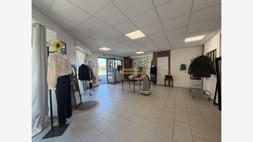 A louer local commercial 80m² en ZAC à Ploemeur