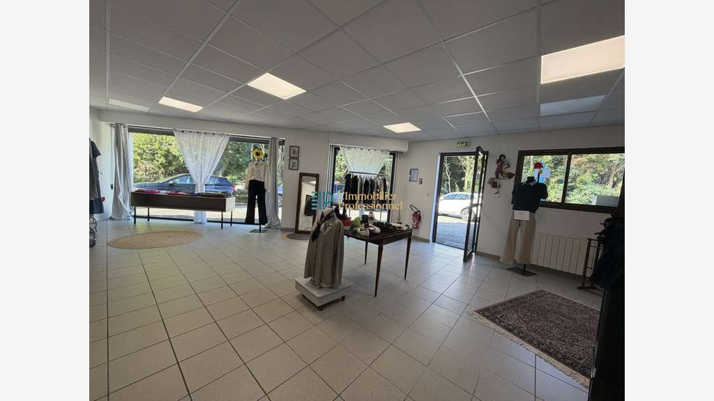 A louer local commercial 80m² en ZAC à Ploemeur
