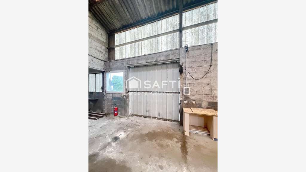Locaux beaux volumes et fort potentiel à Ploërdut