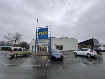 A louer local de 937m² en PA de Luscanen Ploeren