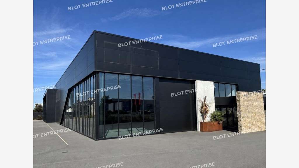 À LOUER - LOCAL COMMERCIAL - PLOEREN - 474 m²