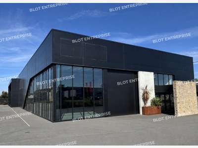 À LOUER - LOCAL COMMERCIAL - PLOEREN - 474 m²