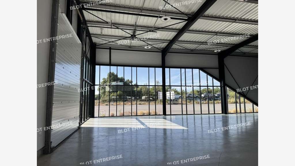 À LOUER - LOCAL COMMERCIAL - PLOEREN - 474 m²