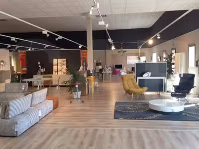A louer local commercial 821m² à Vannes Ouest