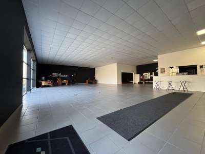 Local commercial de 280m² à louer à Plomelin