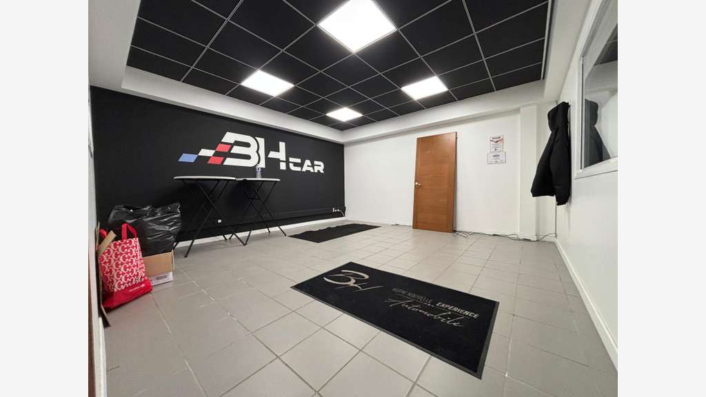 Local commercial de 280m² à louer à Plomelin