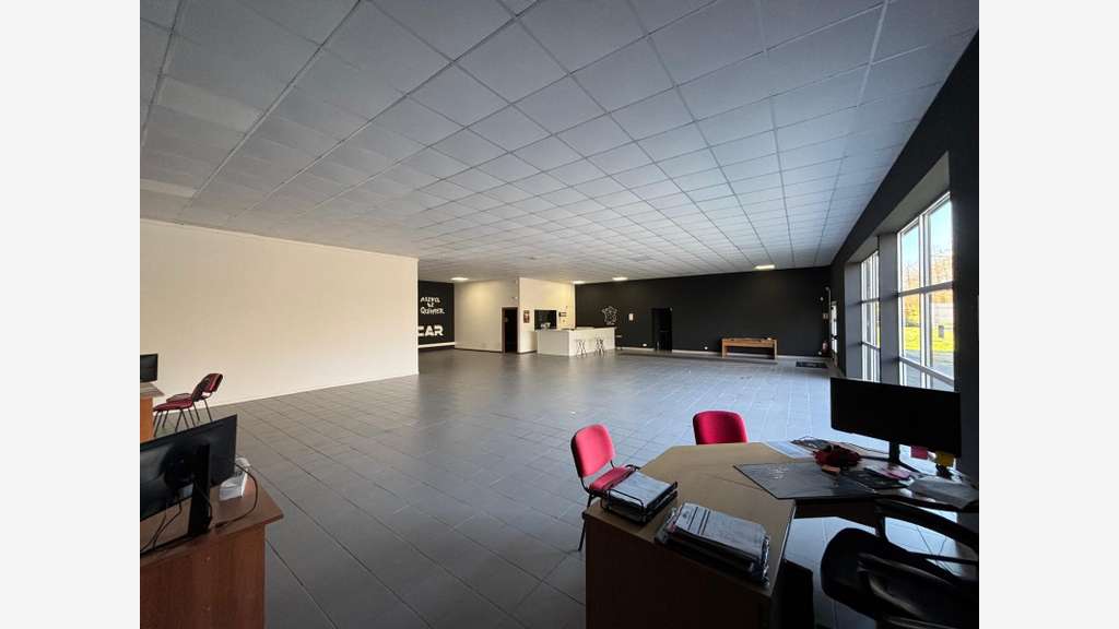 Local commercial de 280m² à louer à Plomelin