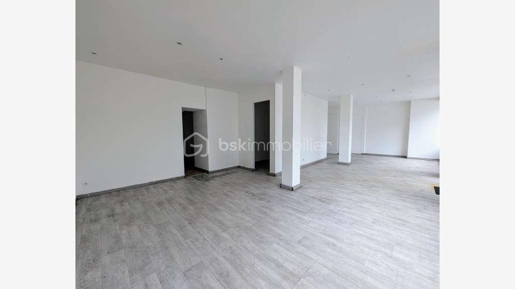 Local commercial 61 m² - Bourg de Plumergat