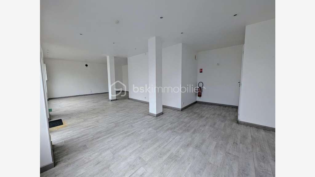 Local commercial 61 m² - Bourg de Plumergat