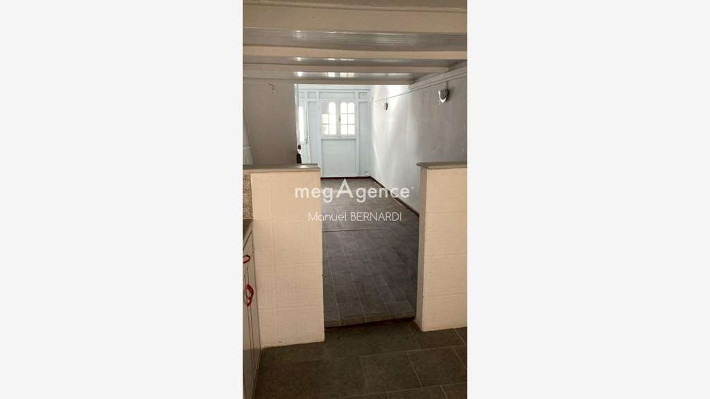 Local à louer 46m² 2 pièces à Pointe-à-Pitre