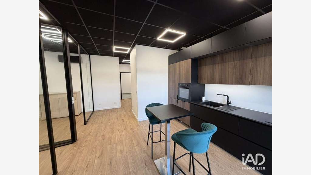 A louer bureaux et entrepôt à Poisy