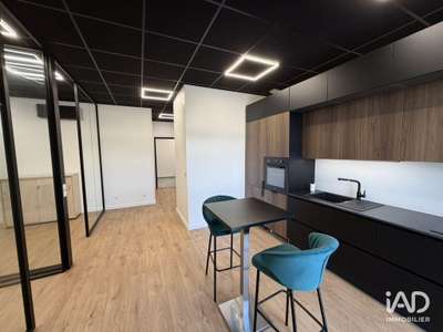 A louer bureaux et entrepôt à Poisy