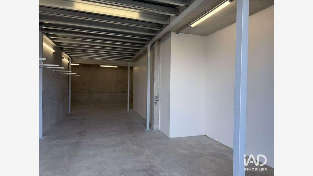 A louer bureaux et entrepôt à Poisy