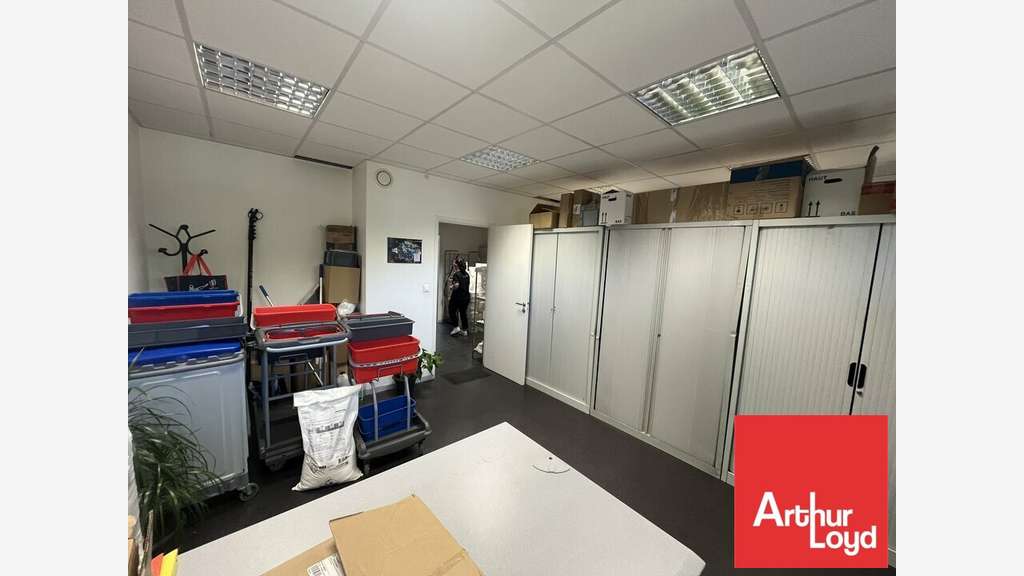 Local 67m² à louer sur axe stratégique à Poitiers