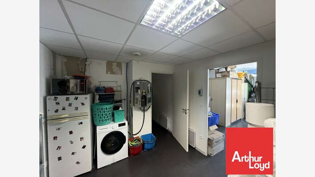 Local 67m² à louer sur axe stratégique à Poitiers