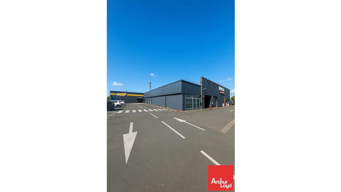 Cellule commerciale 230m² à louer à Poitiers