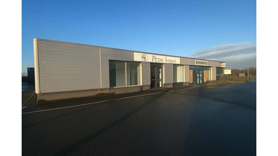 Local commercial 140m² à louer empl privilégié  86