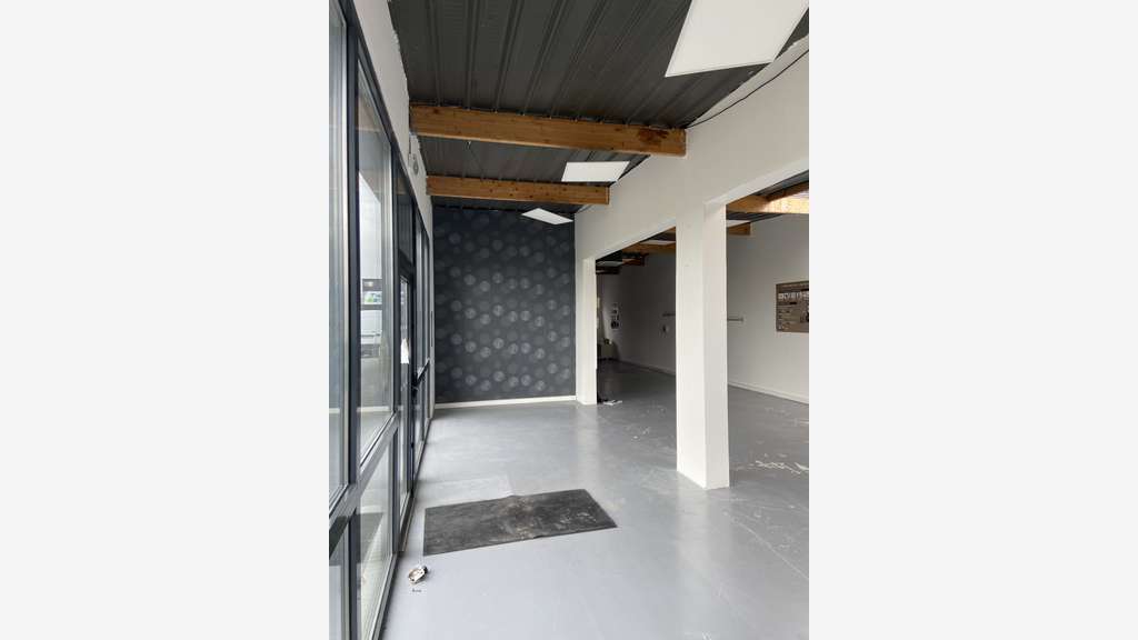A louer local commercial 140m² à Chasseneuil