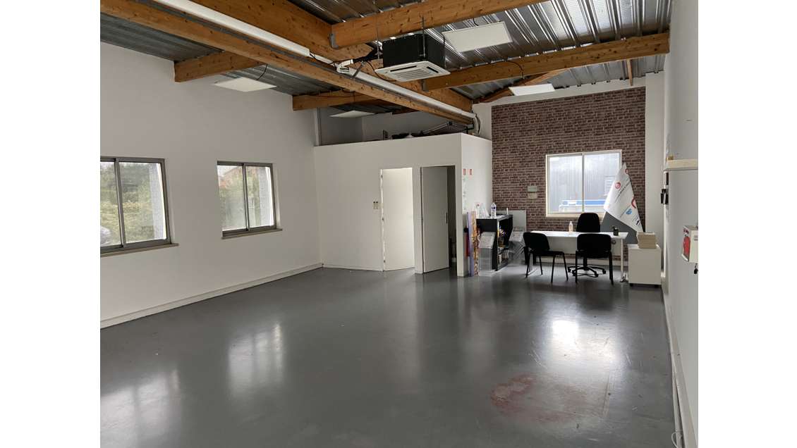 A louer local commercial 140m² à Chasseneuil