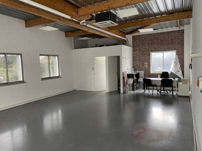 A louer local commercial 140m² à Chasseneuil
