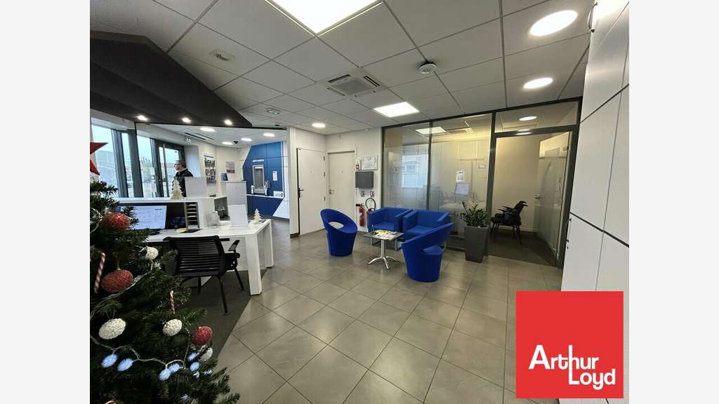 Local commercial de 110m² à louer à Poitiers