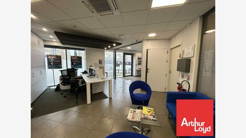 Local commercial de 110m² à louer à Poitiers
