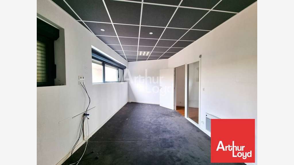 Local commercial 120m² à louer Poitiers AV J.Coeur