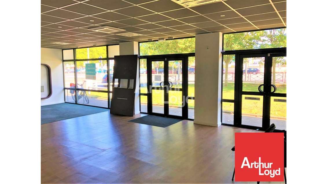 Local commercial 120m² à louer Poitiers AV J.Coeur