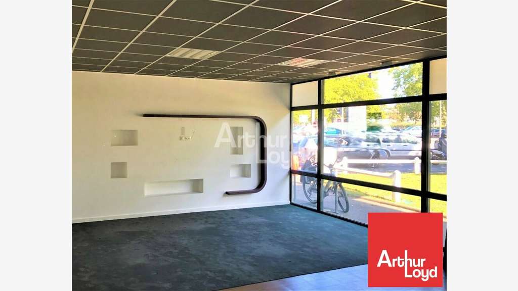 Local commercial 120m² à louer Poitiers AV J.Coeur