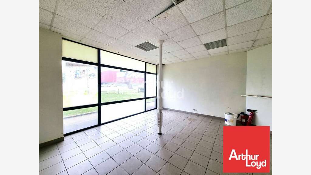 Local commercial 120m² à louer Poitiers AV J.Coeur