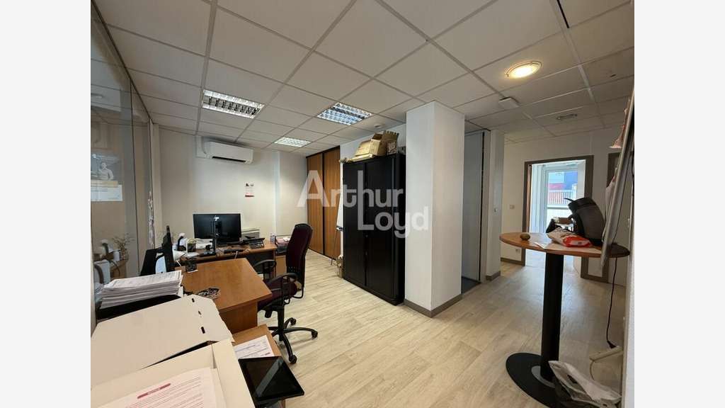 Local professionnel de 118m² à louer à Poitiers