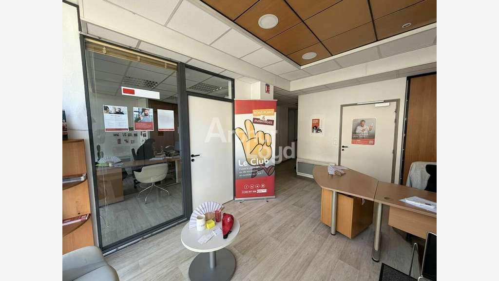 Local professionnel de 118m² à louer à Poitiers