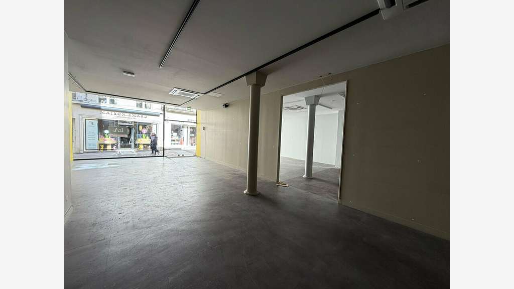 Local commercial 378m² à louer à Poitiers centre
