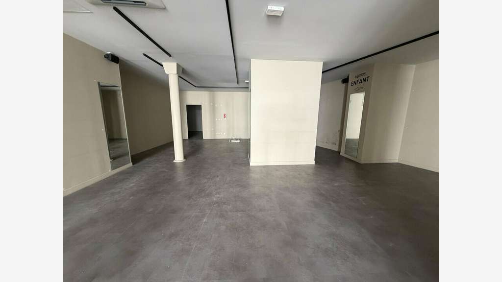 Local commercial 378m² à louer à Poitiers centre