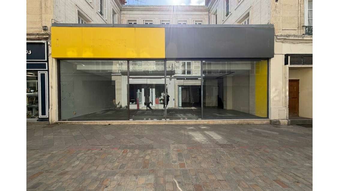 Local commercial 378m² à louer à Poitiers centre