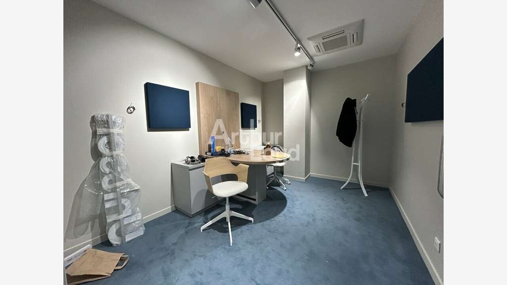 Local commercial 160m² à louer à Poitiers centre