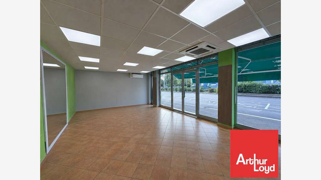 Local commercial 163m² à louer à Poitiers Sud