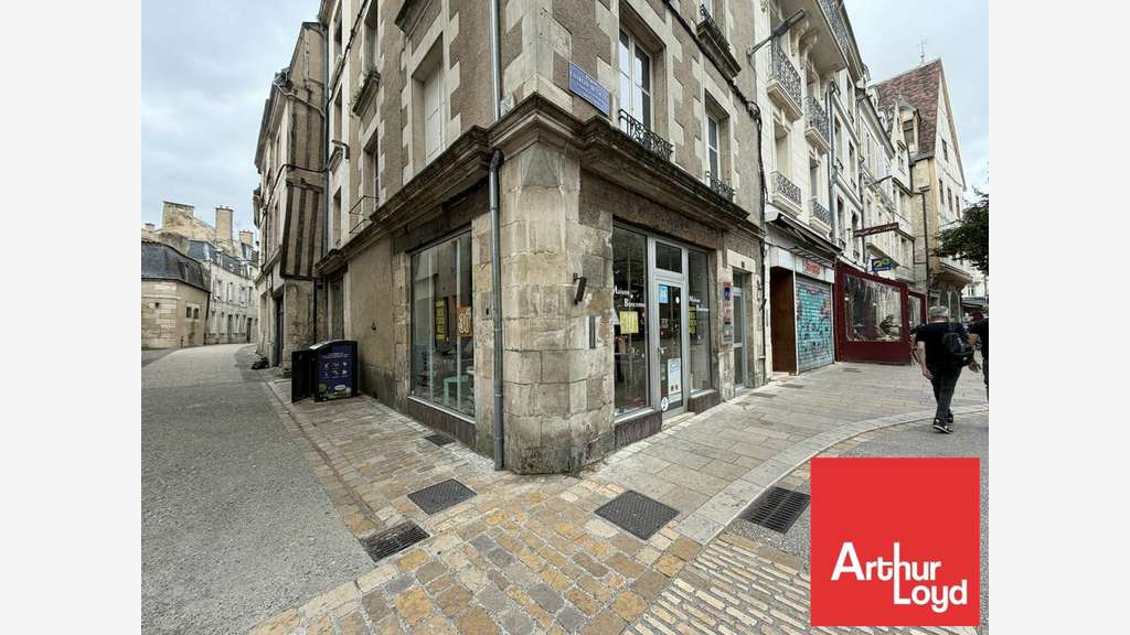 Local commercial de 61m² à louer à Poitiers